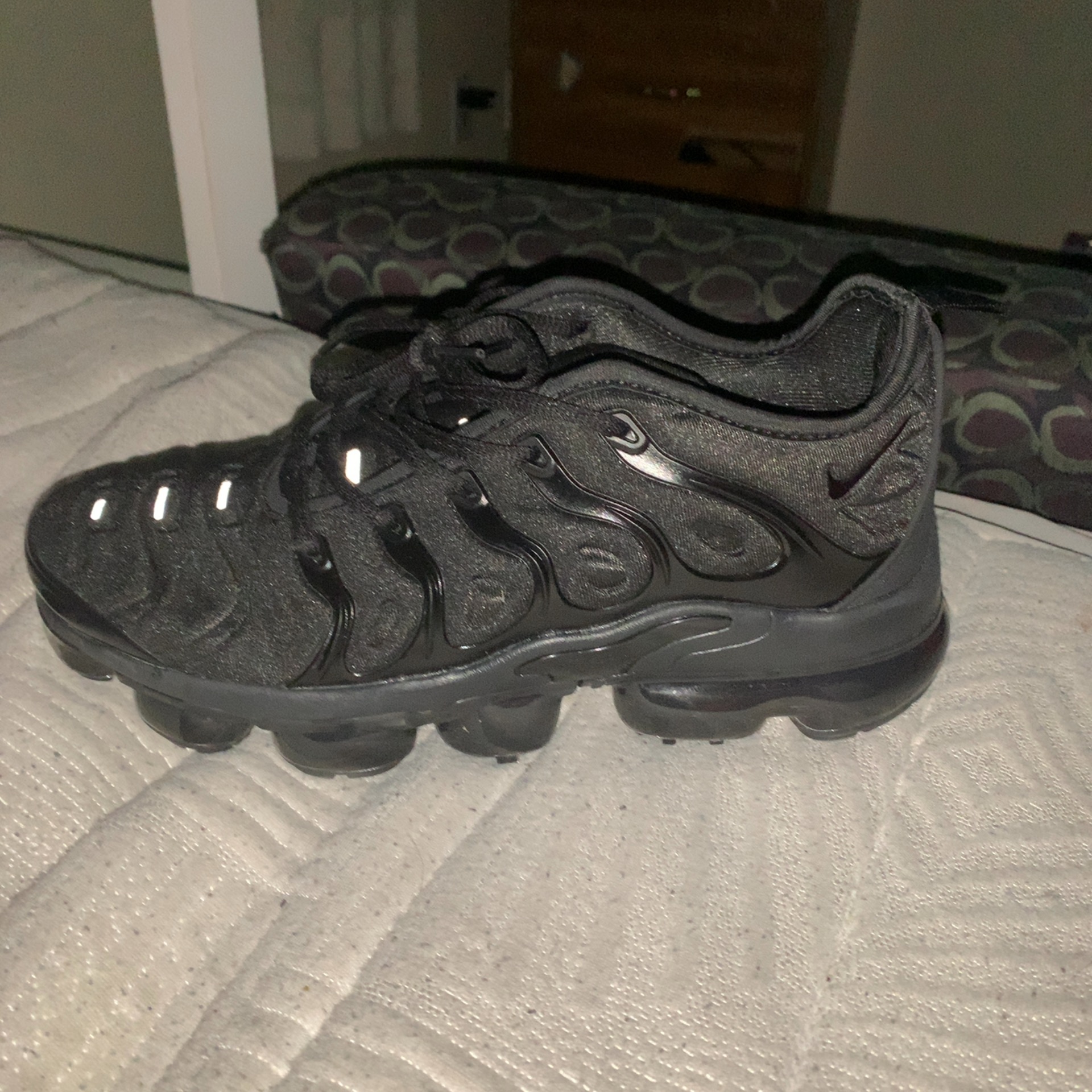 how do you know if vapormax plus are fake